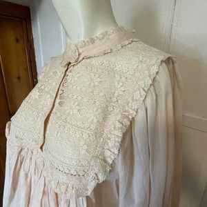 Antik batik pale peach cotton blouse with lace. Size M new with tags